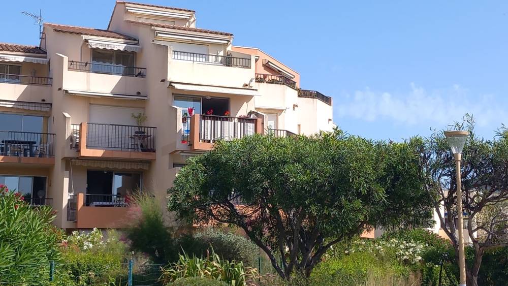 RESIDENCE