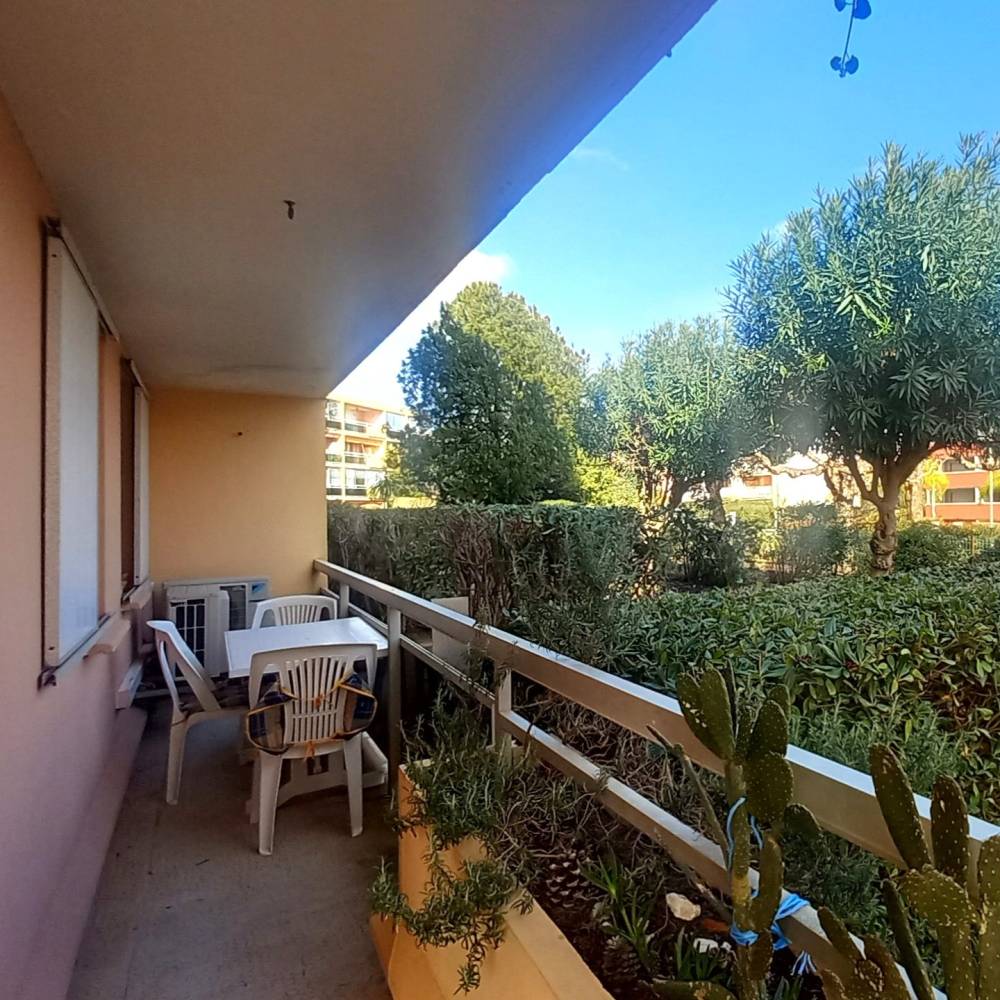 Confortable T3 Climatisé Balcon 12 m² 500 m plage