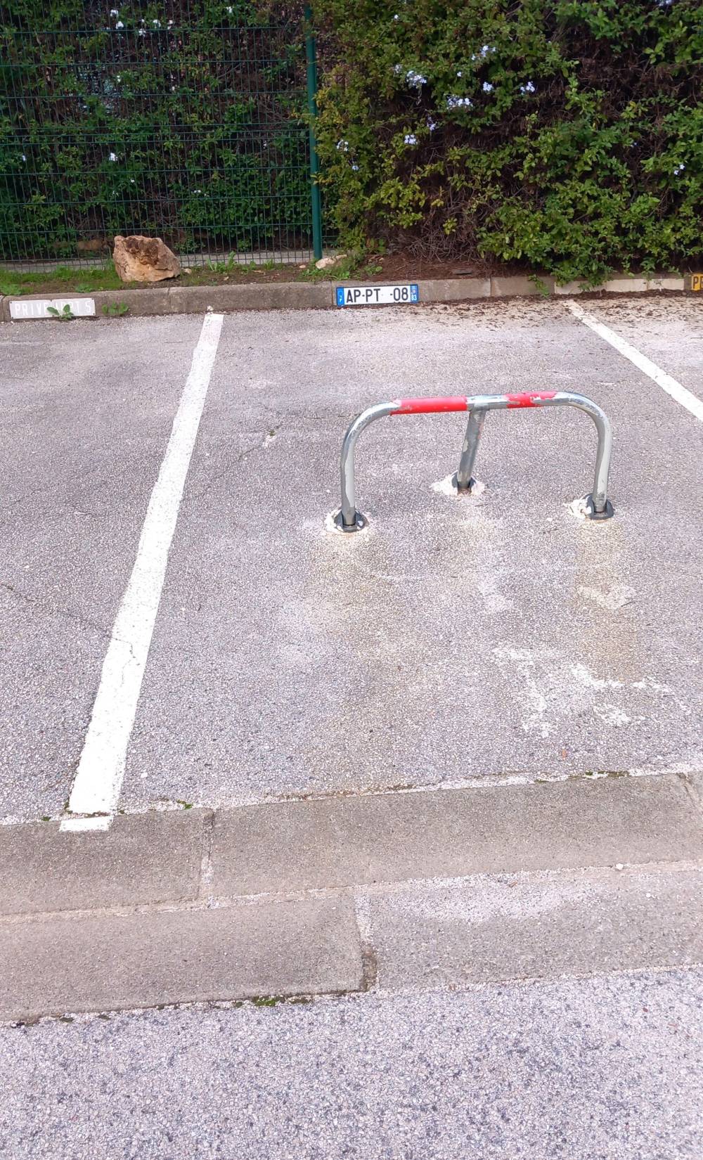 PARKING 8  AVEC ARCEAU